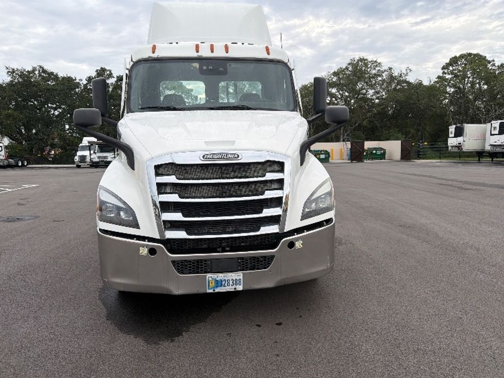 Day Cab Tractor-Heavy Duty Tractors-Freightliner-2021-T11642ST-Ocala-FL-526,400\n\t\tmiles-$ 39,000 - Image 2
