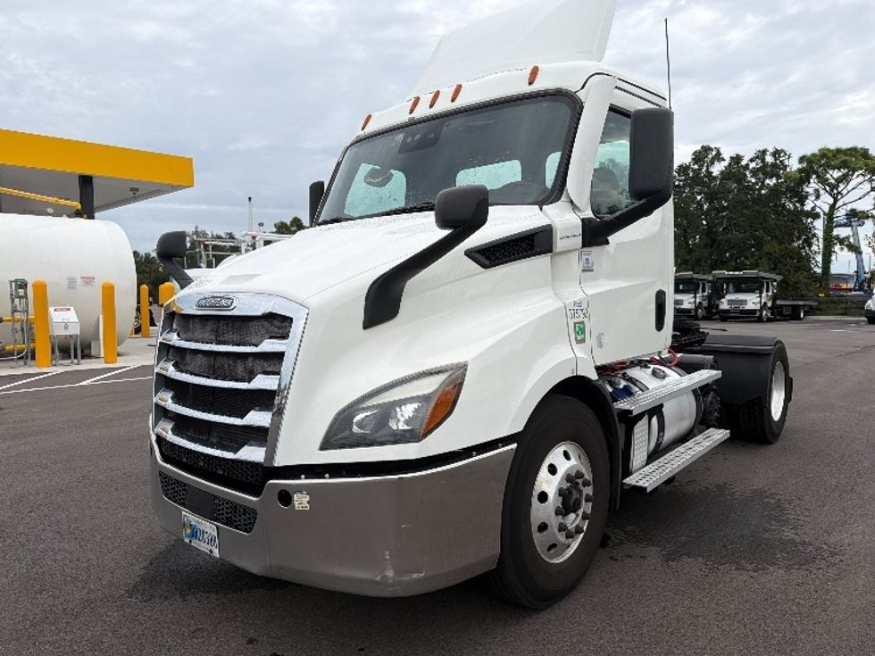 Day Cab Tractor-Heavy Duty Tractors-Freightliner-2021-T11642ST-Ocala-FL-526,400\n\t\tmiles-$ 39,000 - Image 3
