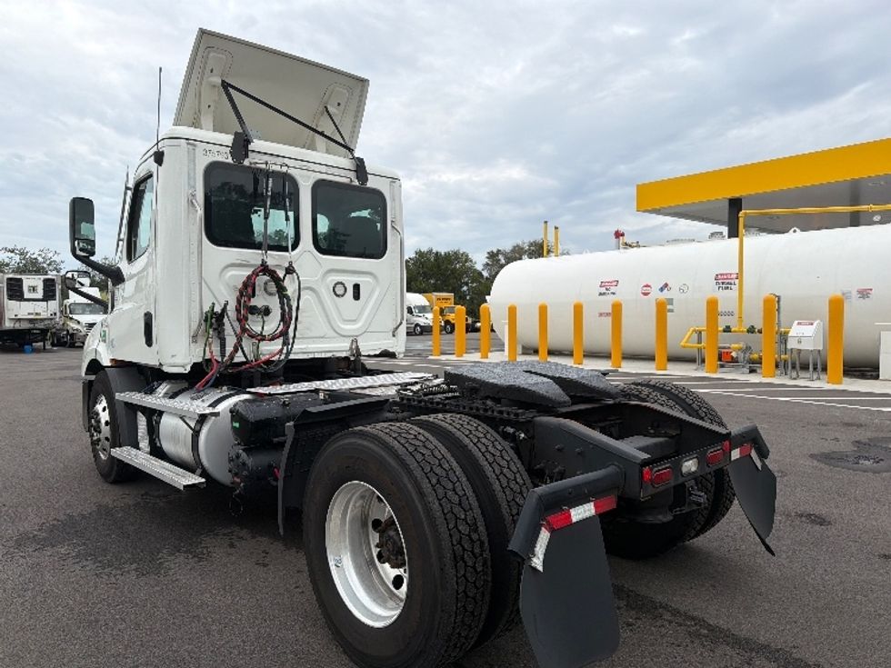 Day Cab Tractor-Heavy Duty Tractors-Freightliner-2021-T11642ST-Ocala-FL-526,400\n\t\tmiles-$ 39,000 - Image 5