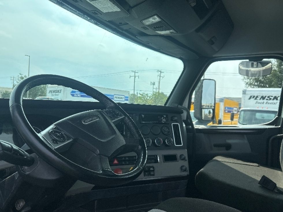 Day Cab Tractor-Heavy Duty Tractors-Freightliner-2021-T11642ST-Oklahoma City-OK-5,104\n\t\tmiles-$ 69,250 - Image 10