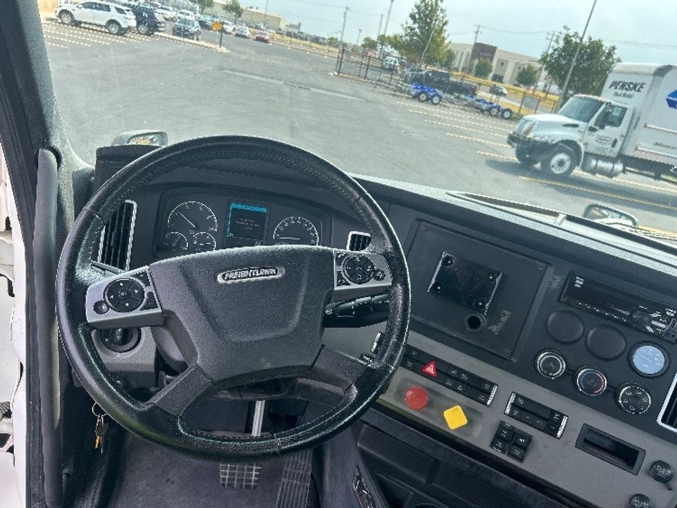 Day Cab Tractor-Heavy Duty Tractors-Freightliner-2021-T11642ST-Oklahoma City-OK-5,104\n\t\tmiles-$ 69,250 - Image 11