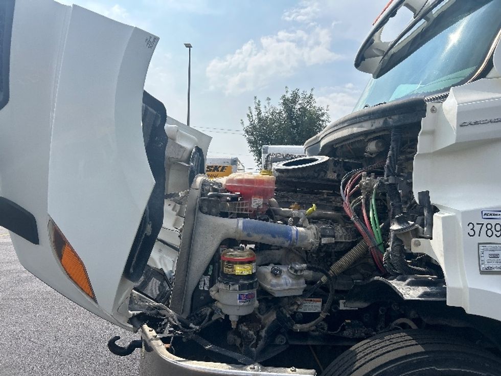 Day Cab Tractor-Heavy Duty Tractors-Freightliner-2021-T11642ST-Oklahoma City-OK-5,104\n\t\tmiles-$ 69,250 - Image 16