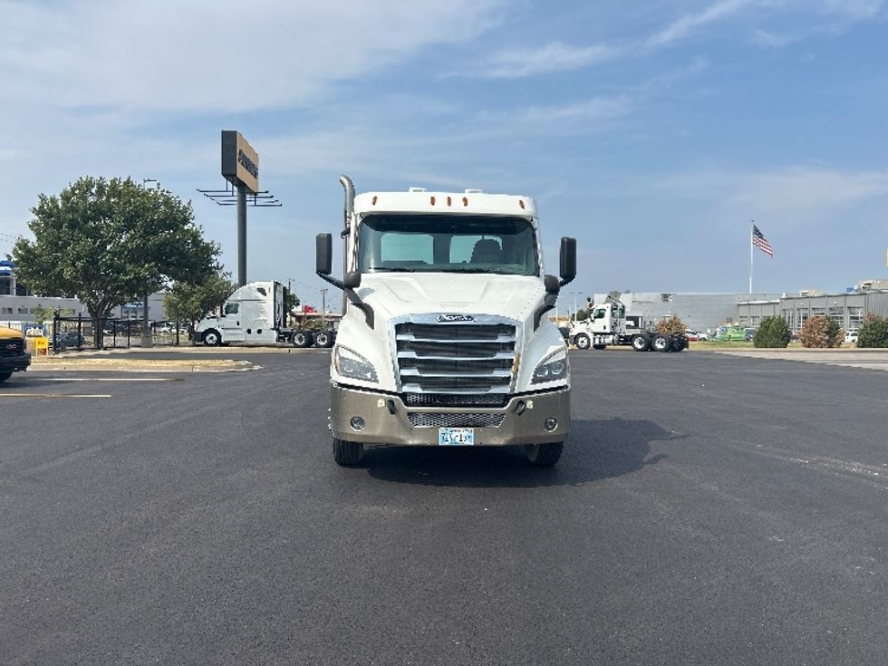 Day Cab Tractor-Heavy Duty Tractors-Freightliner-2021-T11642ST-Oklahoma City-OK-5,104\n\t\tmiles-$ 69,250 - Image 2