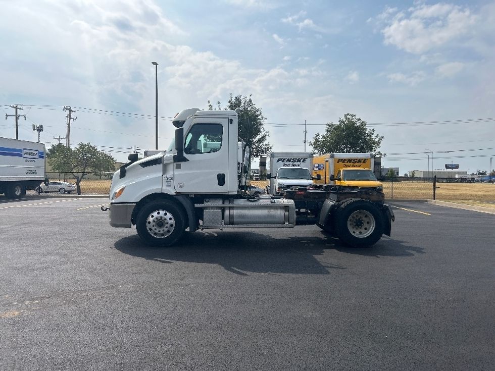 Day Cab Tractor-Heavy Duty Tractors-Freightliner-2021-T11642ST-Oklahoma City-OK-5,104\n\t\tmiles-$ 69,250 - Image 4