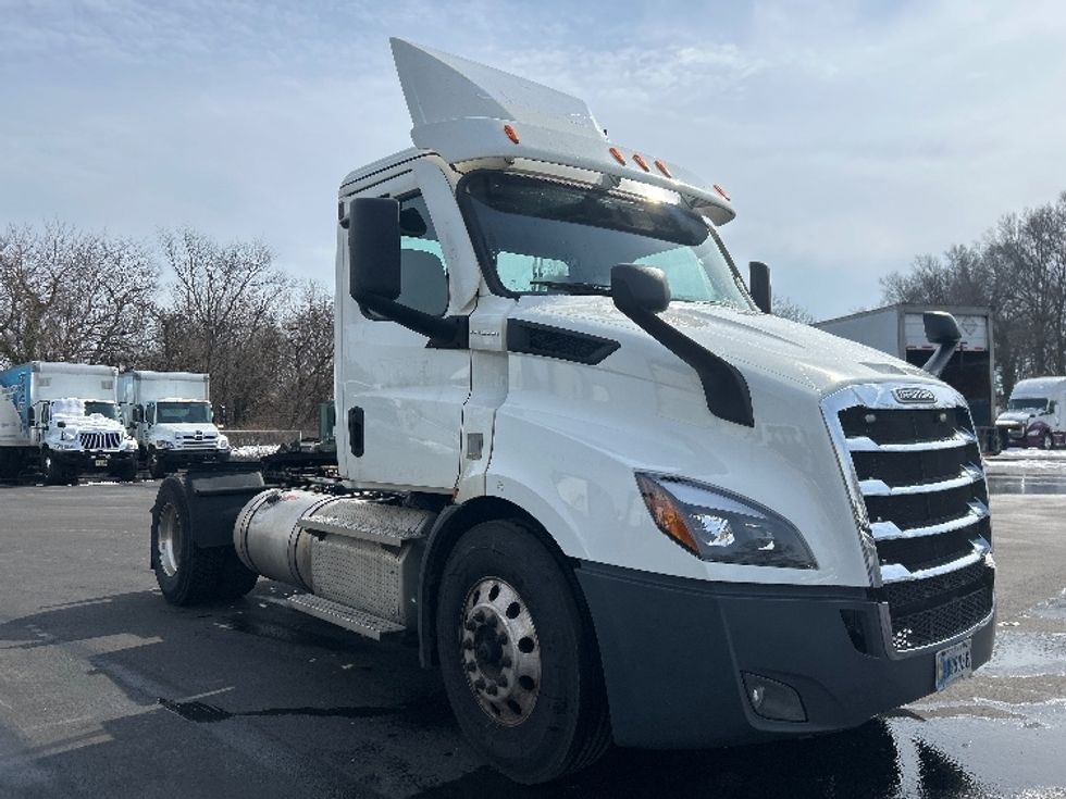 Day Cab Tractor-Heavy Duty Tractors-Freightliner-2021-T11642ST-Pennsauken-NJ-347,750\n\t\tmiles-$ 43,250 - Image 1