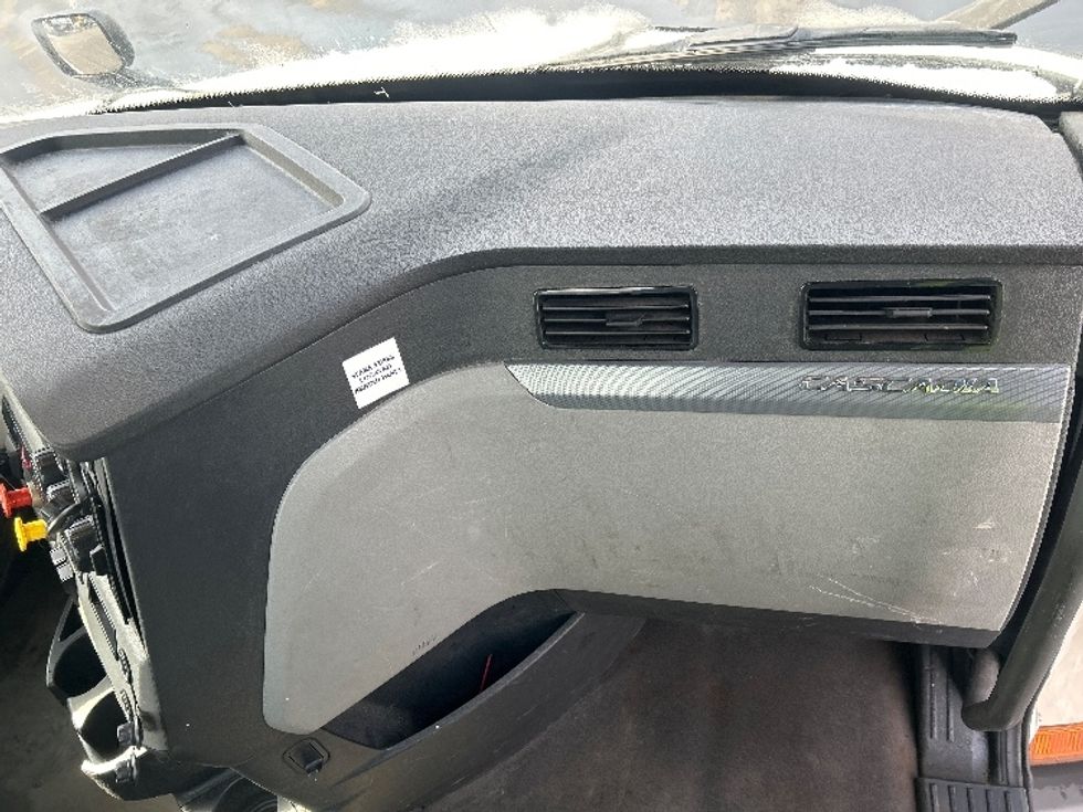 Day Cab Tractor-Heavy Duty Tractors-Freightliner-2021-T11642ST-Pennsauken-NJ-347,750\n\t\tmiles-$ 43,250 - Image 13