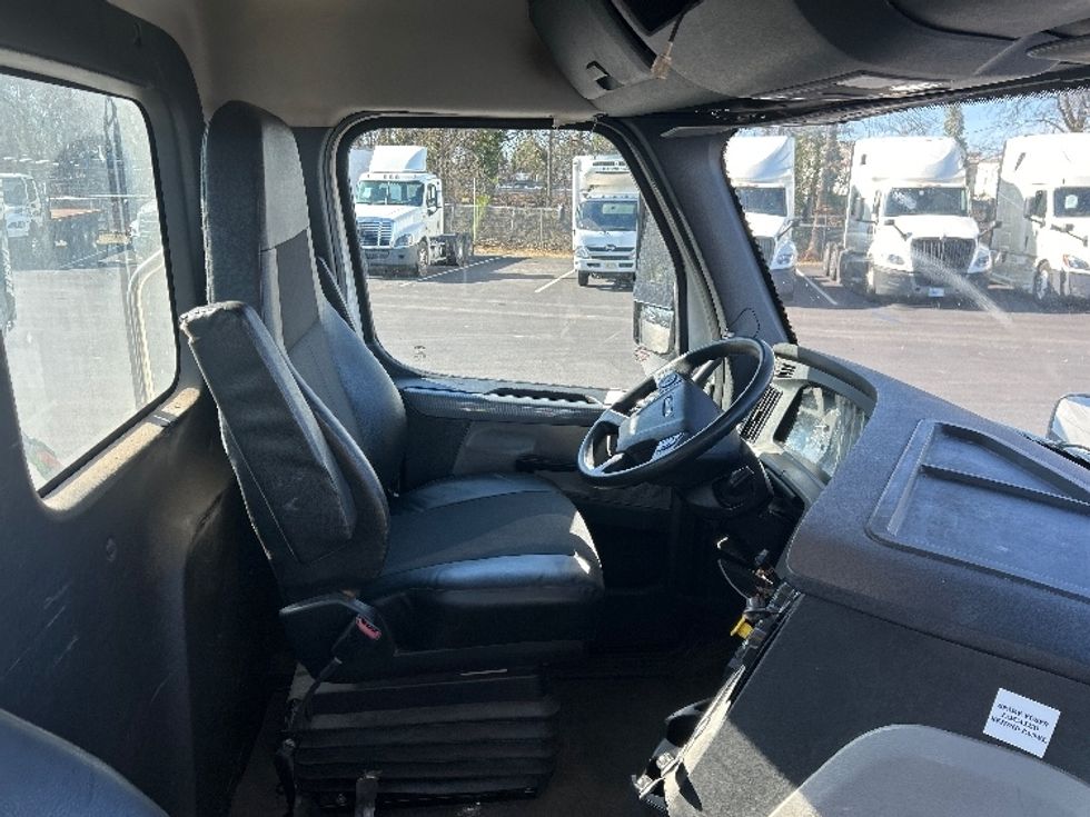 Day Cab Tractor-Heavy Duty Tractors-Freightliner-2021-T11642ST-Pennsauken-NJ-347,750\n\t\tmiles-$ 43,250 - Image 14