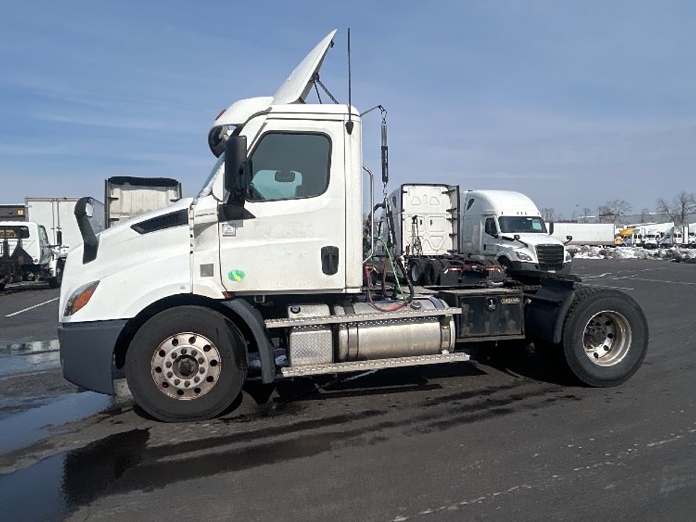 Day Cab Tractor-Heavy Duty Tractors-Freightliner-2021-T11642ST-Pennsauken-NJ-347,750\n\t\tmiles-$ 43,250 - Image 4