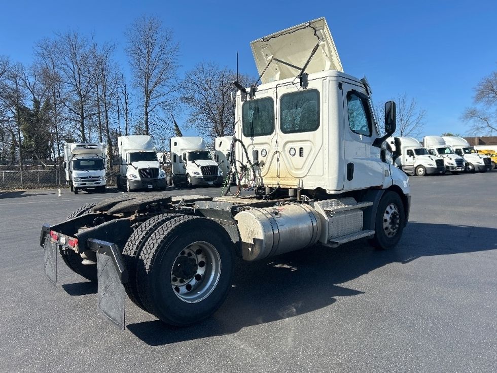Day Cab Tractor-Heavy Duty Tractors-Freightliner-2021-T11642ST-Pennsauken-NJ-347,750\n\t\tmiles-$ 43,250 - Image 7