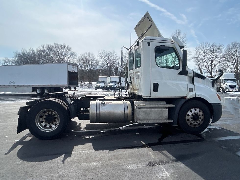 Day Cab Tractor-Heavy Duty Tractors-Freightliner-2021-T11642ST-Pennsauken-NJ-347,750\n\t\tmiles-$ 43,250 - Image 8