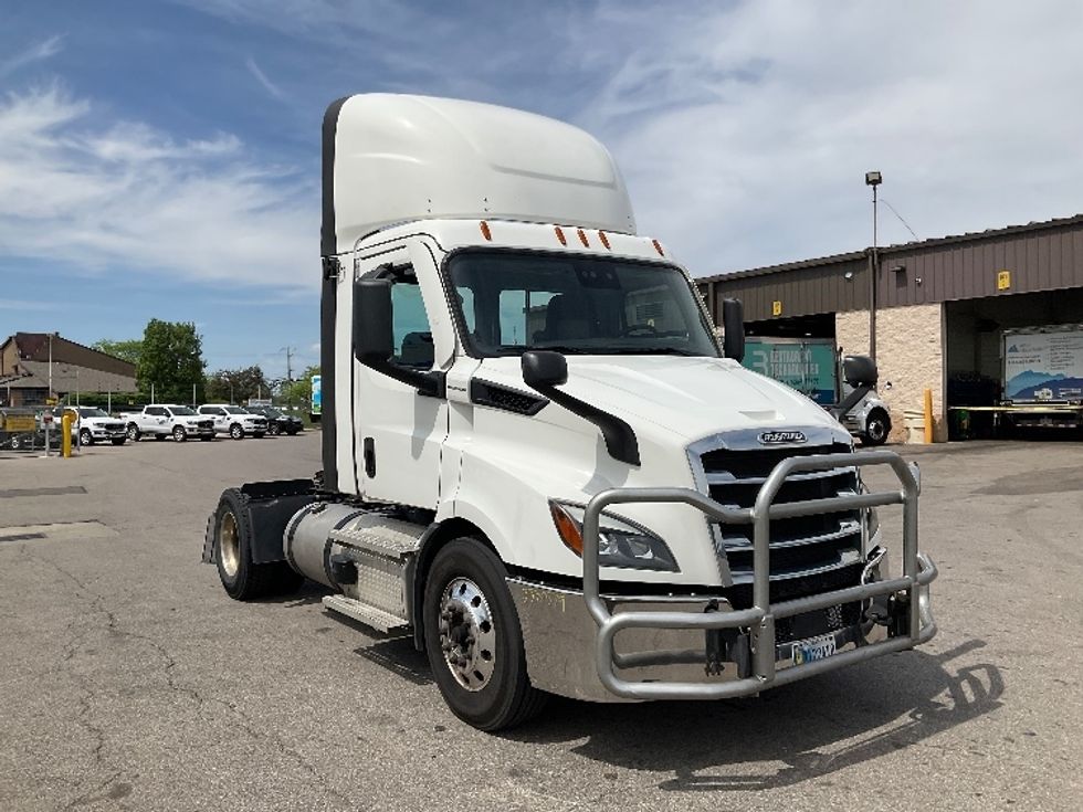 Day Cab Tractor-Heavy Duty Tractors-Freightliner-2021-T11642ST-Piqua-OH-340,180\n\t\tmiles-$ 47,500 - Image 1
