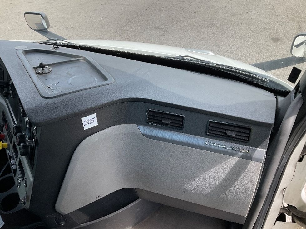 Day Cab Tractor-Heavy Duty Tractors-Freightliner-2021-T11642ST-Piqua-OH-340,180\n\t\tmiles-$ 47,500 - Image 13