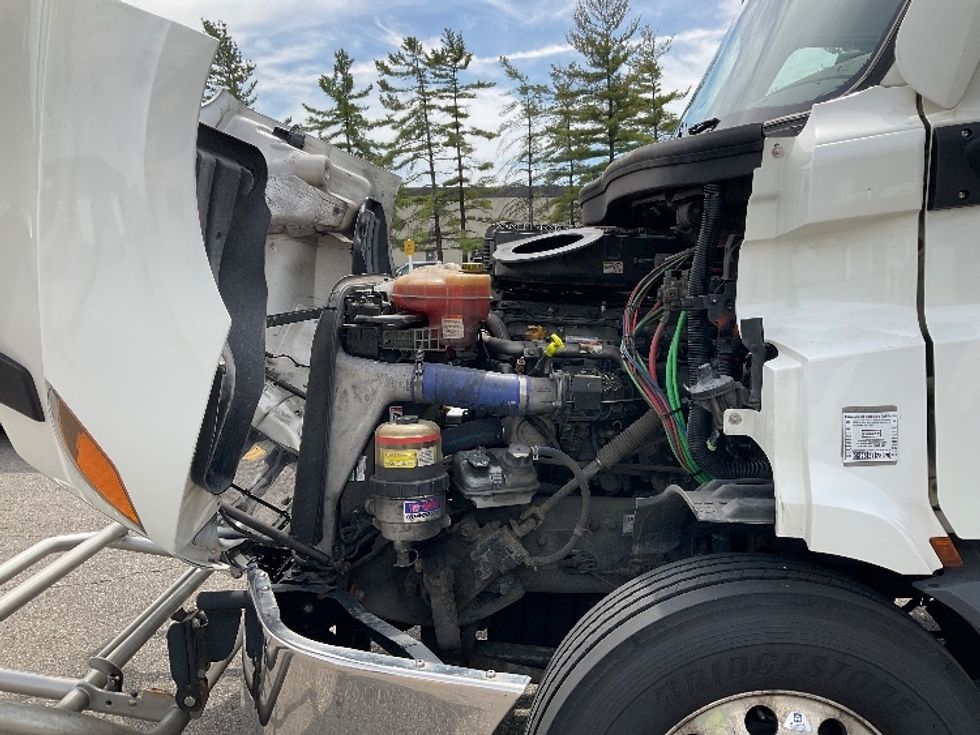 Day Cab Tractor-Heavy Duty Tractors-Freightliner-2021-T11642ST-Piqua-OH-340,180\n\t\tmiles-$ 47,500 - Image 15