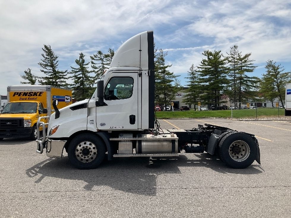 Day Cab Tractor-Heavy Duty Tractors-Freightliner-2021-T11642ST-Piqua-OH-340,180\n\t\tmiles-$ 47,500 - Image 4