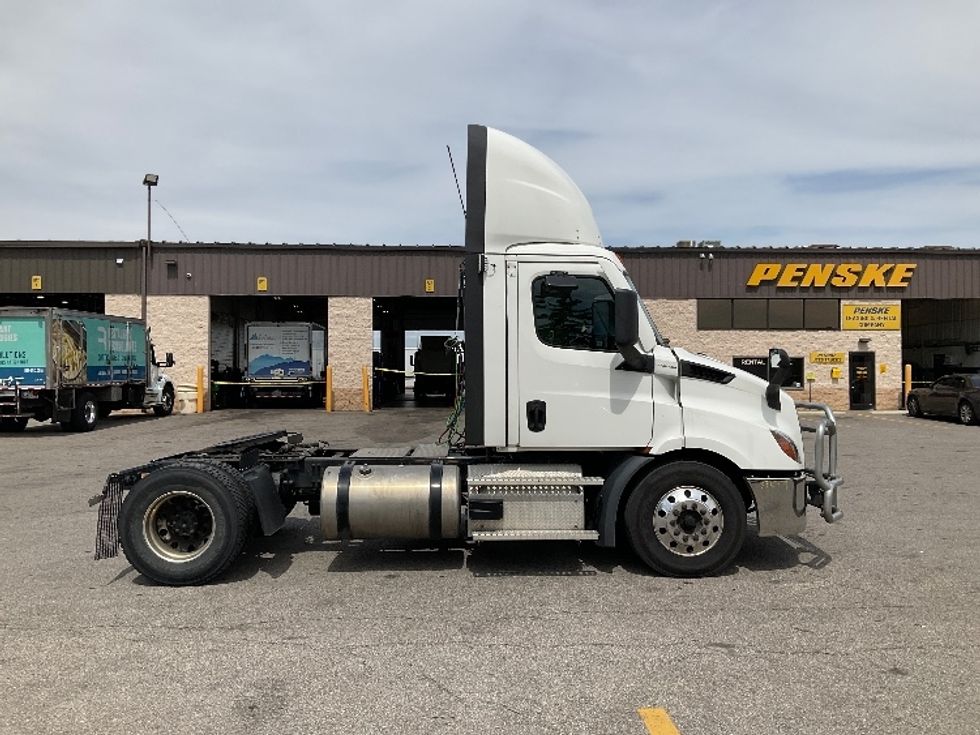 Day Cab Tractor-Heavy Duty Tractors-Freightliner-2021-T11642ST-Piqua-OH-340,180\n\t\tmiles-$ 47,500 - Image 8