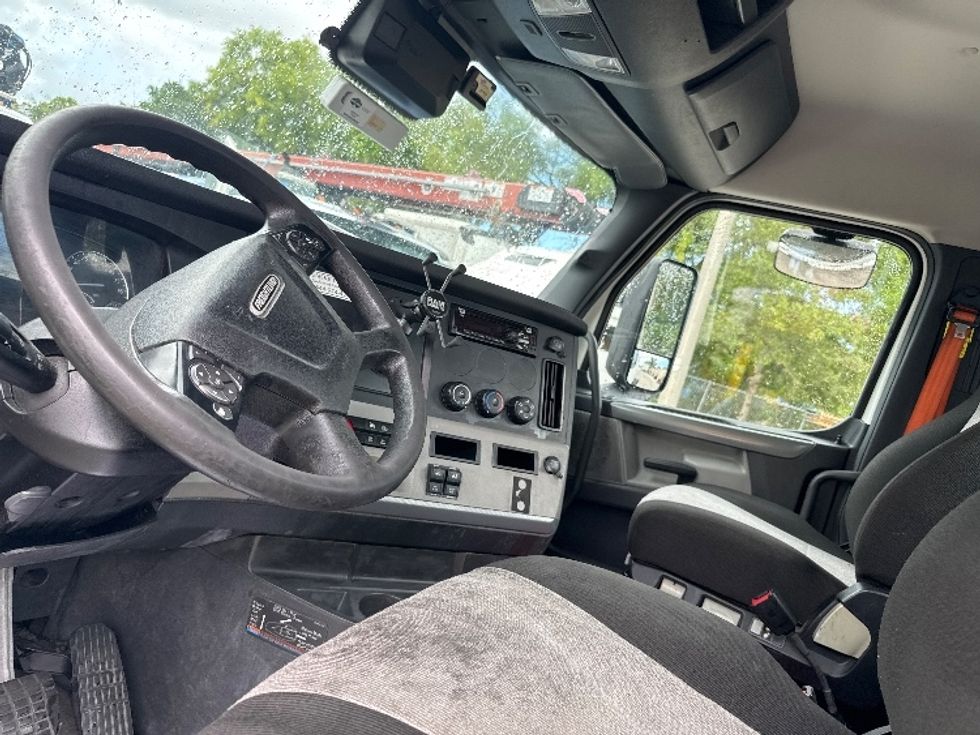 Day Cab Tractor-Heavy Duty Tractors-Freightliner-2021-T11642ST-Pompano Beach-FL-451,328\n\t\tmiles-$ 43,250 - Image 10
