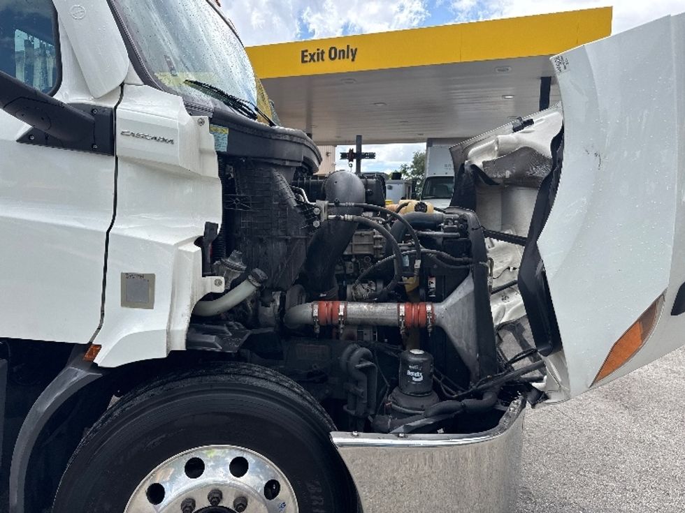 Day Cab Tractor-Heavy Duty Tractors-Freightliner-2021-T11642ST-Pompano Beach-FL-451,328\n\t\tmiles-$ 43,250 - Image 15