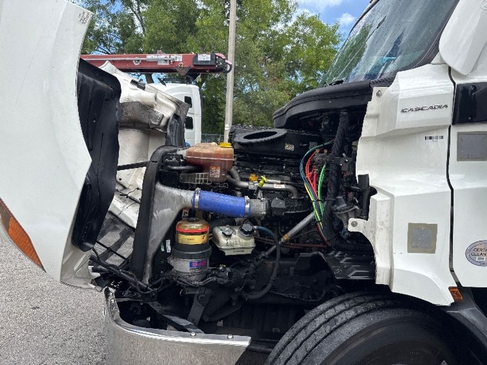 Day Cab Tractor-Heavy Duty Tractors-Freightliner-2021-T11642ST-Pompano Beach-FL-451,328\n\t\tmiles-$ 43,250 - Image 16