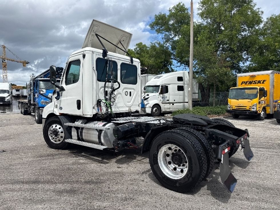 Day Cab Tractor-Heavy Duty Tractors-Freightliner-2021-T11642ST-Pompano Beach-FL-451,328\n\t\tmiles-$ 43,250 - Image 5