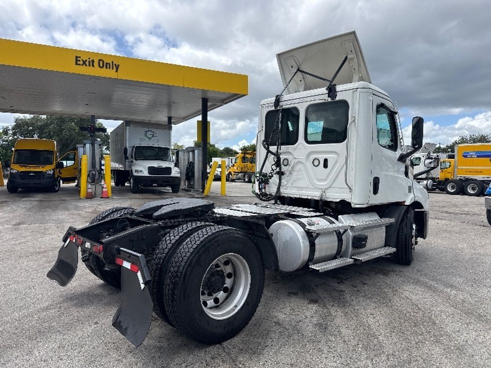 Day Cab Tractor-Heavy Duty Tractors-Freightliner-2021-T11642ST-Pompano Beach-FL-451,328\n\t\tmiles-$ 43,250 - Image 7