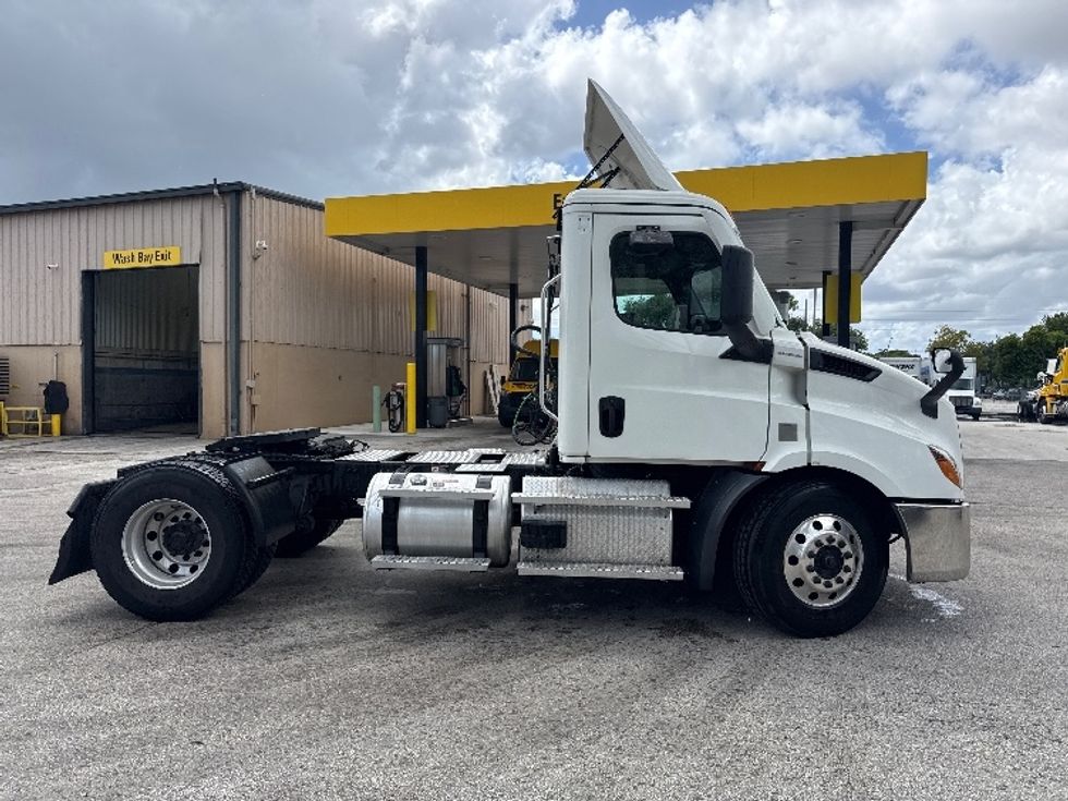 Day Cab Tractor-Heavy Duty Tractors-Freightliner-2021-T11642ST-Pompano Beach-FL-451,328\n\t\tmiles-$ 43,250 - Image 8