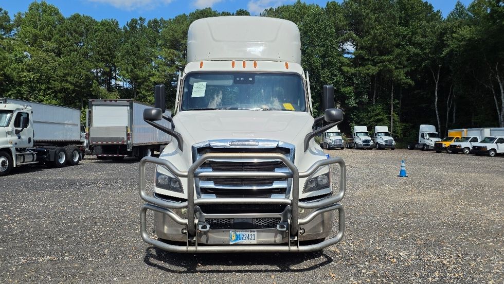 Day Cab Tractor-Heavy Duty Tractors-Freightliner-2021-T11642ST-Suwanee-GA-888,063\n\t\tmiles-$ 28,250 - Image 2