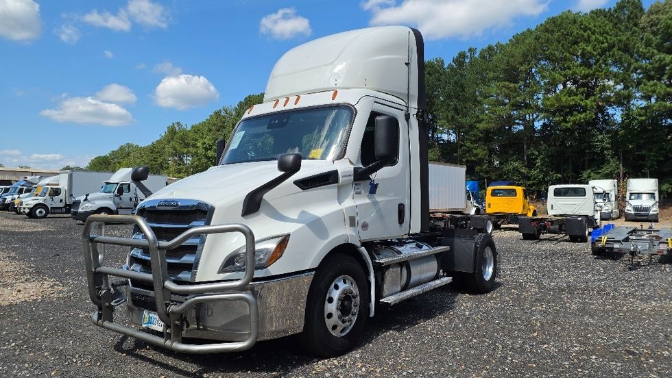 Day Cab Tractor-Heavy Duty Tractors-Freightliner-2021-T11642ST-Suwanee-GA-888,063\n\t\tmiles-$ 28,250 - Image 3