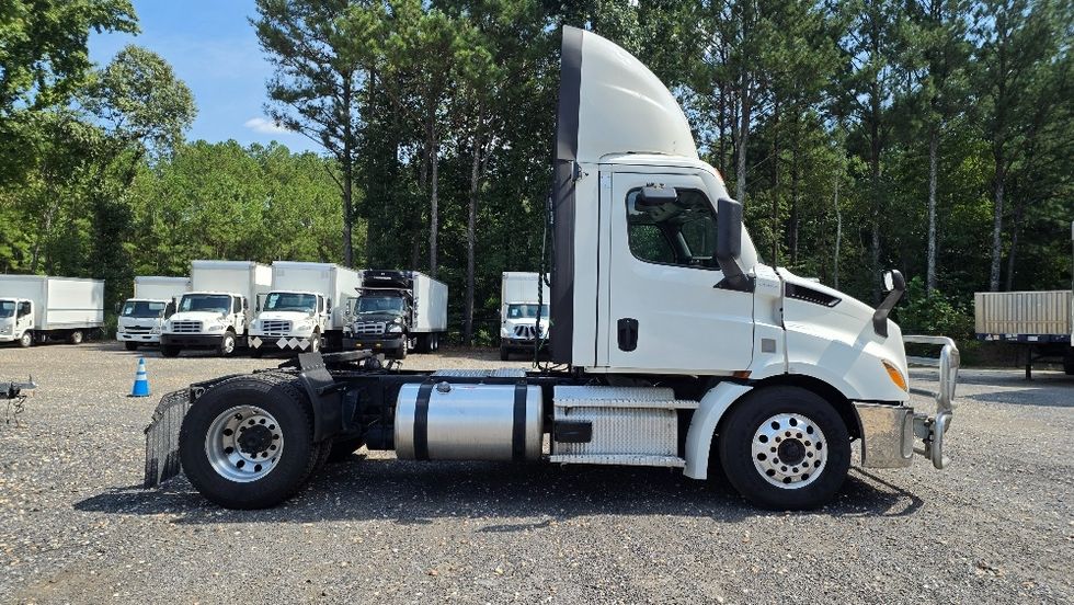 Day Cab Tractor-Heavy Duty Tractors-Freightliner-2021-T11642ST-Suwanee-GA-888,063\n\t\tmiles-$ 28,250 - Image 8