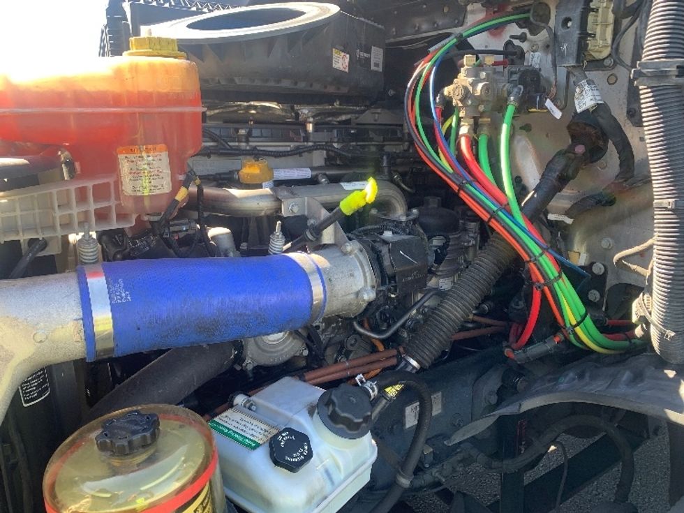 Day Cab Tractor-Heavy Duty Tractors-Freightliner-2021-T11642ST-Torrance-CA-615,358\n\t\tmiles-$ 35,750 - Image 16