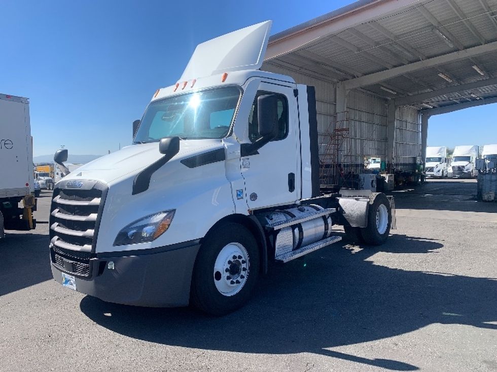 Day Cab Tractor-Heavy Duty Tractors-Freightliner-2021-T11642ST-Torrance-CA-615,358\n\t\tmiles-$ 35,750 - Image 3