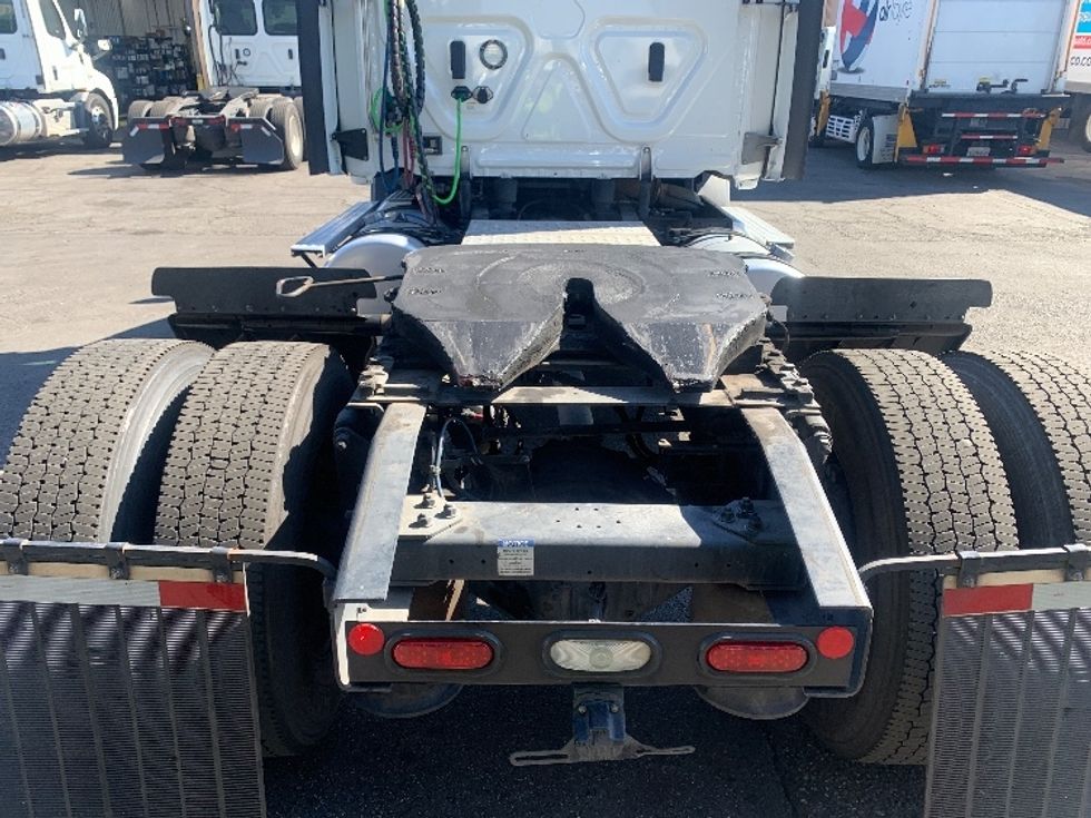 Day Cab Tractor-Heavy Duty Tractors-Freightliner-2021-T11642ST-Torrance-CA-615,358\n\t\tmiles-$ 35,750 - Image 6