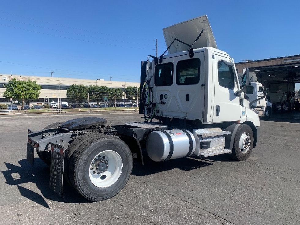 Day Cab Tractor-Heavy Duty Tractors-Freightliner-2021-T11642ST-Torrance-CA-615,358\n\t\tmiles-$ 35,750 - Image 7