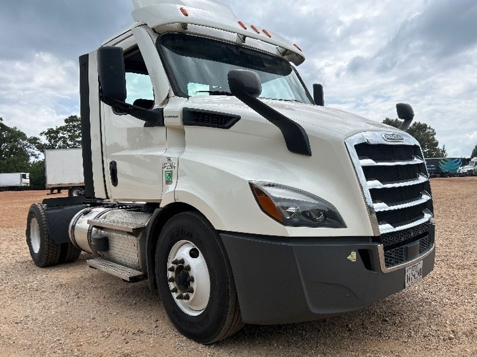 Day Cab Tractor-Heavy Duty Tractors-Freightliner-2021-T11642ST-Tyler-TX-397,393\n\t\tmiles-$ 48,250 - Image 1