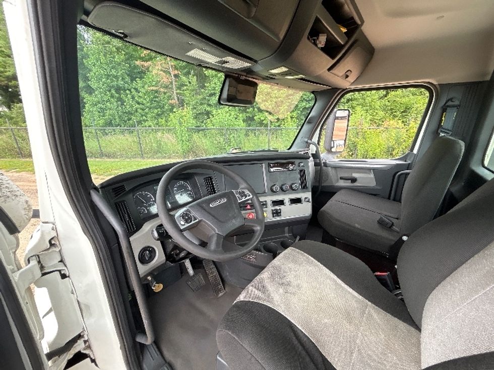 Day Cab Tractor-Heavy Duty Tractors-Freightliner-2021-T11642ST-Tyler-TX-397,393\n\t\tmiles-$ 48,250 - Image 10