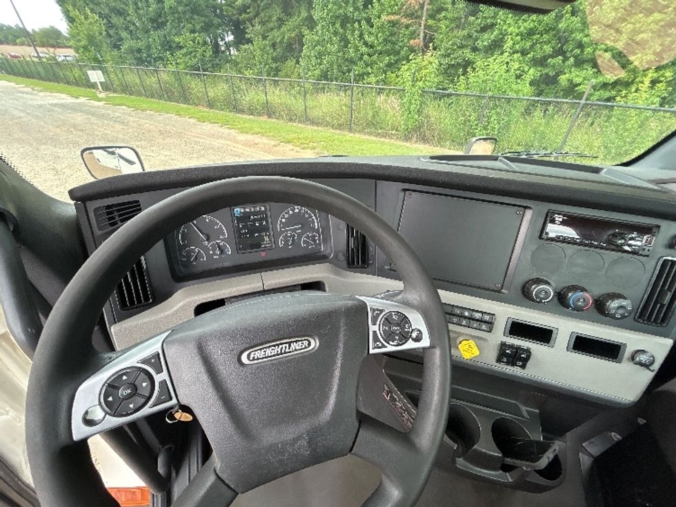 Day Cab Tractor-Heavy Duty Tractors-Freightliner-2021-T11642ST-Tyler-TX-397,393\n\t\tmiles-$ 48,250 - Image 11