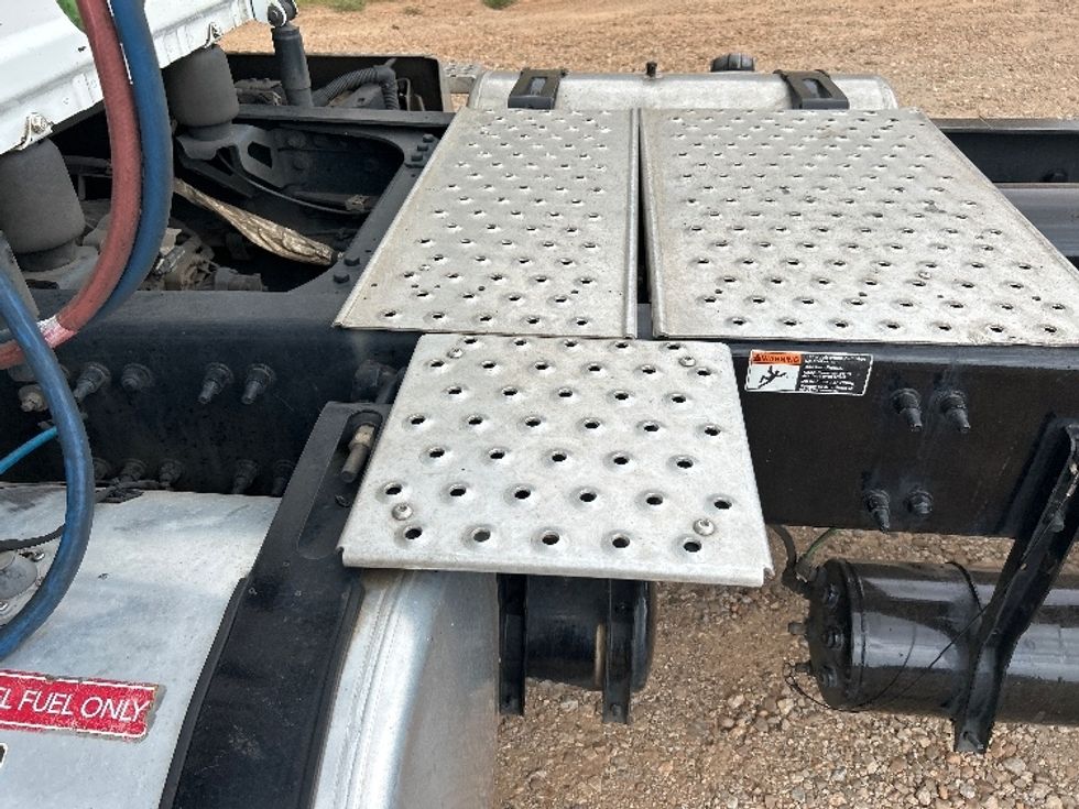 Day Cab Tractor-Heavy Duty Tractors-Freightliner-2021-T11642ST-Tyler-TX-397,393\n\t\tmiles-$ 48,250 - Image 17