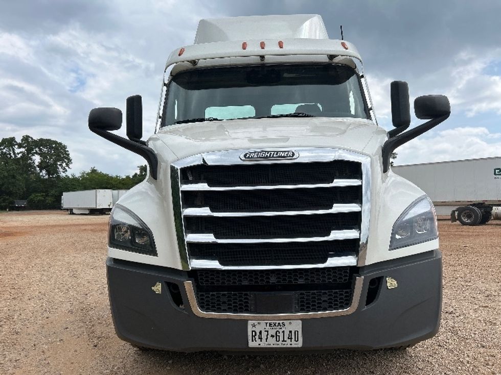 Day Cab Tractor-Heavy Duty Tractors-Freightliner-2021-T11642ST-Tyler-TX-397,393\n\t\tmiles-$ 48,250 - Image 2