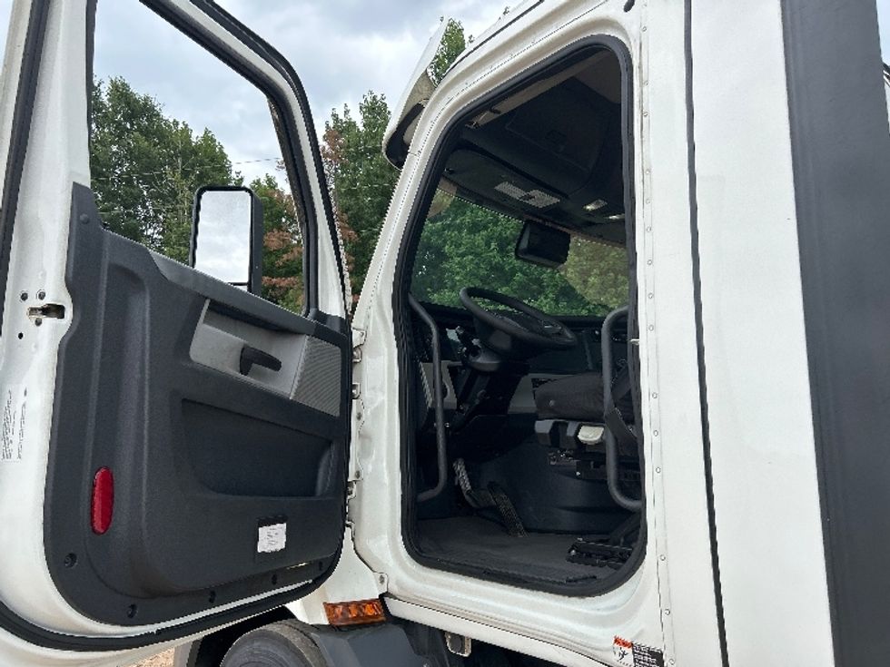 Day Cab Tractor-Heavy Duty Tractors-Freightliner-2021-T11642ST-Tyler-TX-397,393\n\t\tmiles-$ 48,250 - Image 9