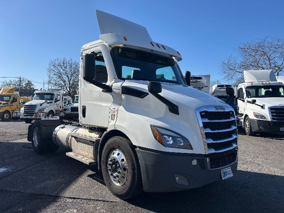 Day Cab Tractor-Heavy Duty Tractors-Freightliner-2021-T11642ST-West Babylon-NY-271,139\n\t\tmiles-$ 46,500 - Image 1