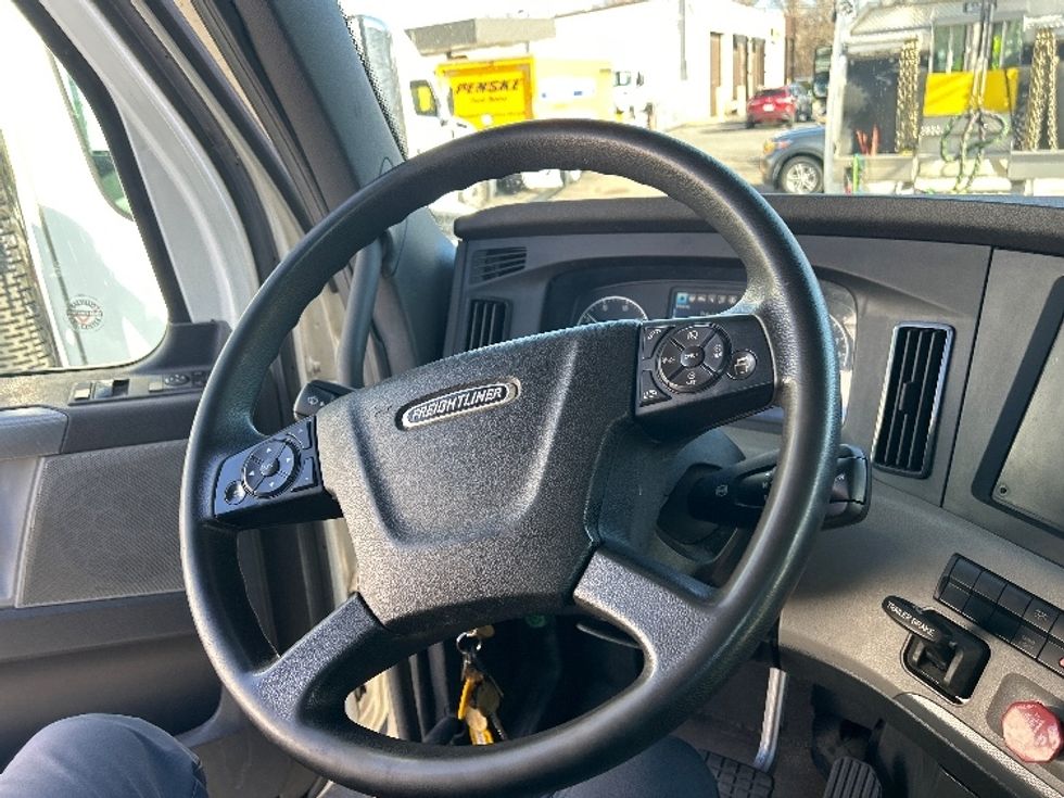 Day Cab Tractor-Heavy Duty Tractors-Freightliner-2021-T11642ST-West Babylon-NY-271,139\n\t\tmiles-$ 46,500 - Image 10