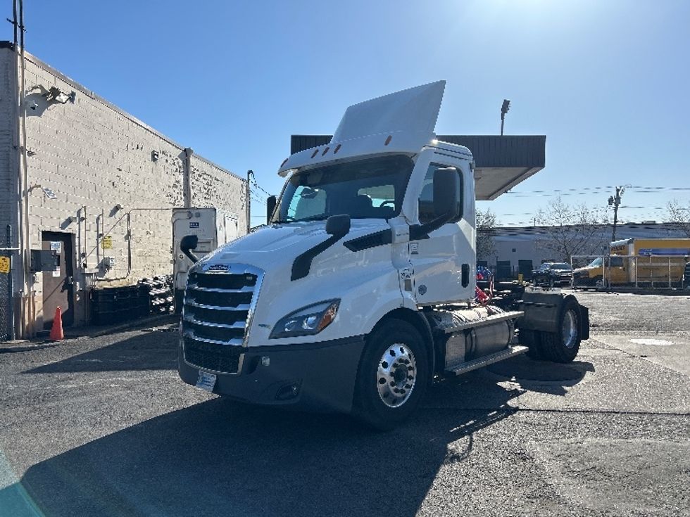 Day Cab Tractor-Heavy Duty Tractors-Freightliner-2021-T11642ST-West Babylon-NY-271,139\n\t\tmiles-$ 46,500 - Image 3