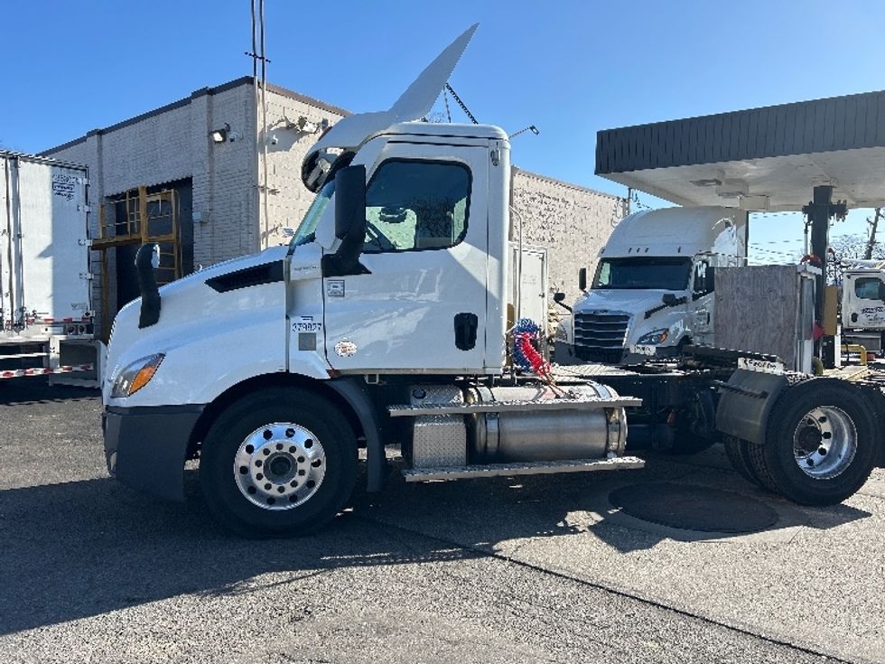 Day Cab Tractor-Heavy Duty Tractors-Freightliner-2021-T11642ST-West Babylon-NY-271,139\n\t\tmiles-$ 46,500 - Image 4
