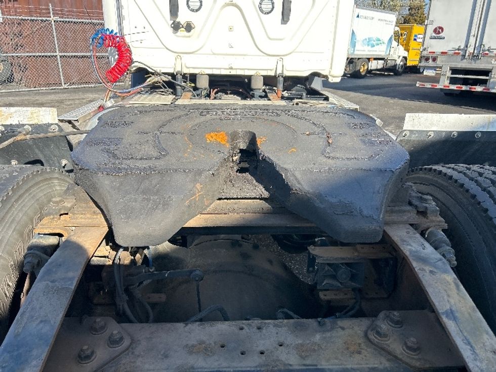 Day Cab Tractor-Heavy Duty Tractors-Freightliner-2021-T11642ST-West Babylon-NY-271,139\n\t\tmiles-$ 46,500 - Image 6