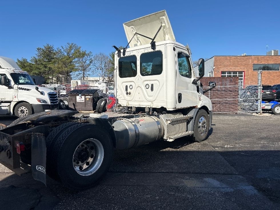 Day Cab Tractor-Heavy Duty Tractors-Freightliner-2021-T11642ST-West Babylon-NY-271,139\n\t\tmiles-$ 46,500 - Image 7