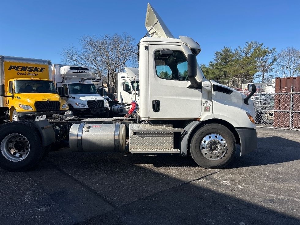 Day Cab Tractor-Heavy Duty Tractors-Freightliner-2021-T11642ST-West Babylon-NY-271,139\n\t\tmiles-$ 46,500 - Image 8