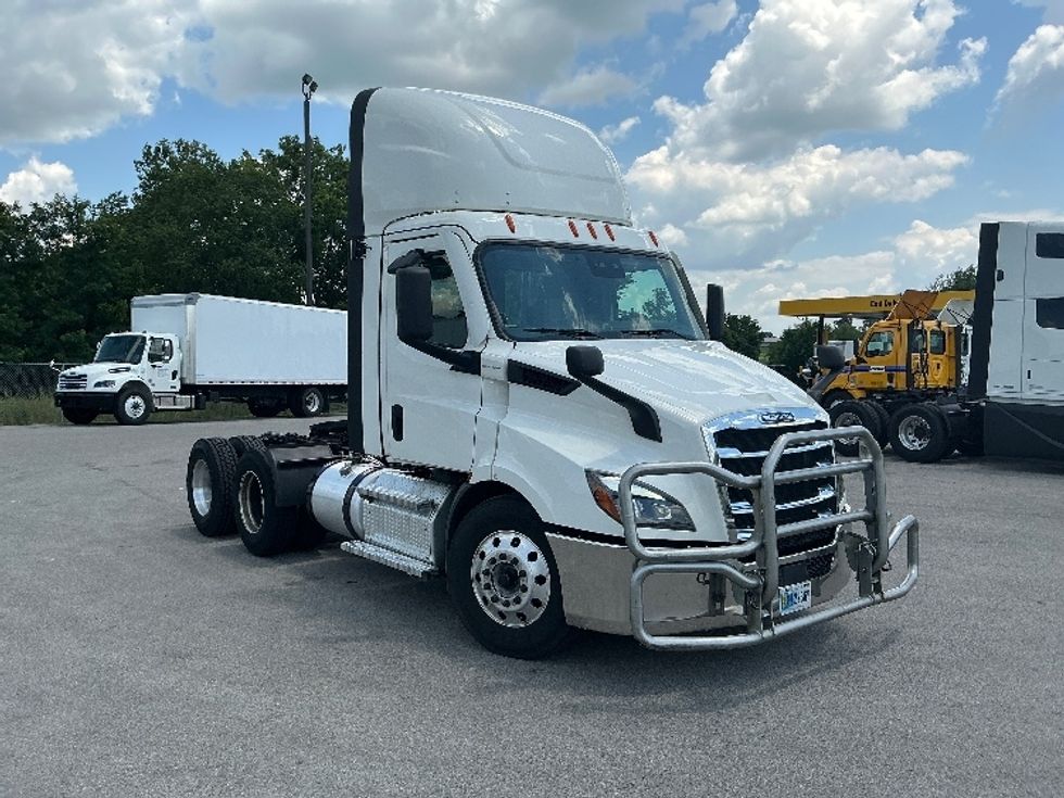 Day Cab Tractor-Heavy Duty Tractors-Freightliner-2021-T11662ST-Lexington-KY-400,610\n\t\tmiles-$ 50,500 - Image 1