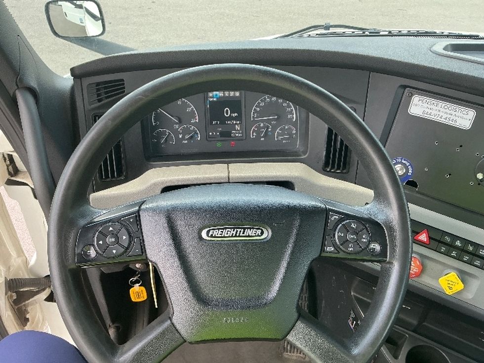 Day Cab Tractor-Heavy Duty Tractors-Freightliner-2021-T11662ST-Lexington-KY-400,610\n\t\tmiles-$ 50,500 - Image 11