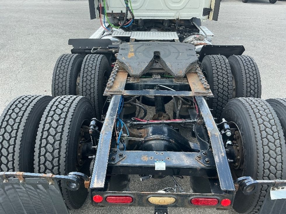 Day Cab Tractor-Heavy Duty Tractors-Freightliner-2021-T11662ST-Lexington-KY-400,610\n\t\tmiles-$ 50,500 - Image 6