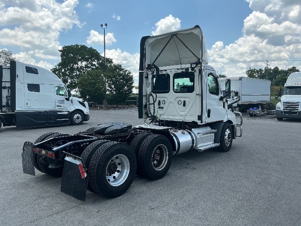 Day Cab Tractor-Heavy Duty Tractors-Freightliner-2021-T11662ST-Lexington-KY-400,610\n\t\tmiles-$ 50,500 - Image 7