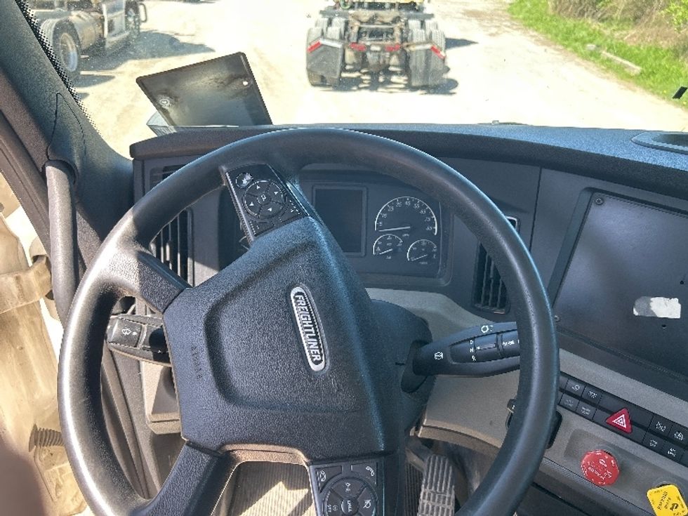 Day Cab Tractor-Heavy Duty Tractors-Freightliner-2021-T11664ST-Akron-OH-457,164\n\t\tmiles-$ 54,250 - Image 11